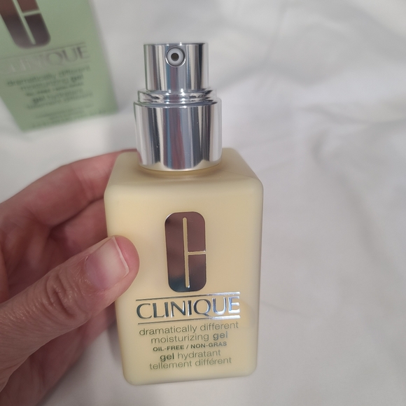 Clinique Dramatically Different Moisturizing Gel Oil-Free 4.2oz - BRAND NEW - Picture 9 of 9